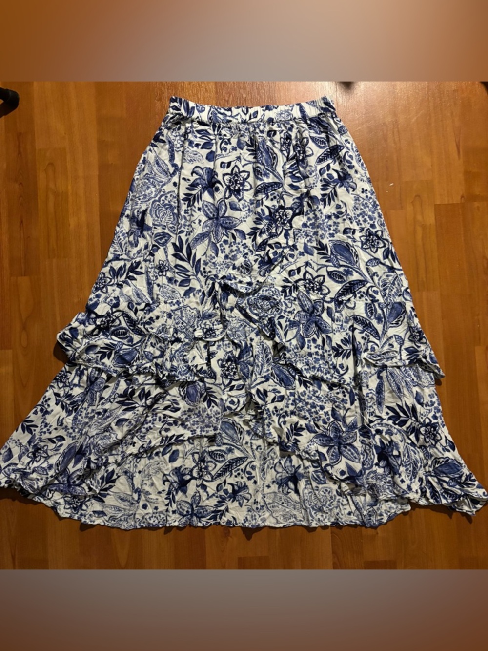 Women’s Blue and white floral hi-low skirt with ruffles size medium